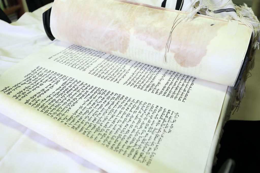 הכנסת ספר תורה לזכר נרצחי טבח שמחת תורה תשפ"ד